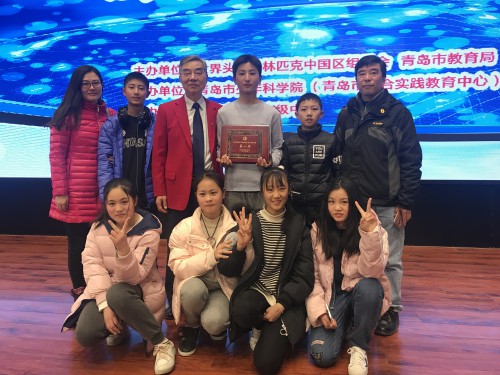 戬浜3(戬浜学校参赛师生和中国OM执行主席陈伟新合影).jpg 戬浜3(戬浜学校参赛师生和中国OM执行主席陈伟新合影).jpg