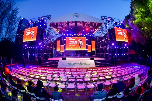 vbox6221_SKY_3305_183009_small.jpg vbox6221_SKY_3305_183009_small.jpg