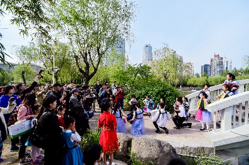 vbox6221_SKY_3237_154015_small.jpg vbox6221_SKY_3237_154015_small.jpg