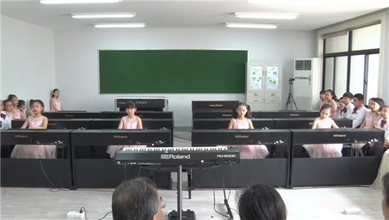 拨弦.jpg 拨弦.jpg