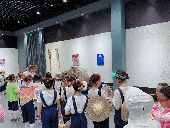 自然体验活动-1.gif 自然体验活动-1.gif